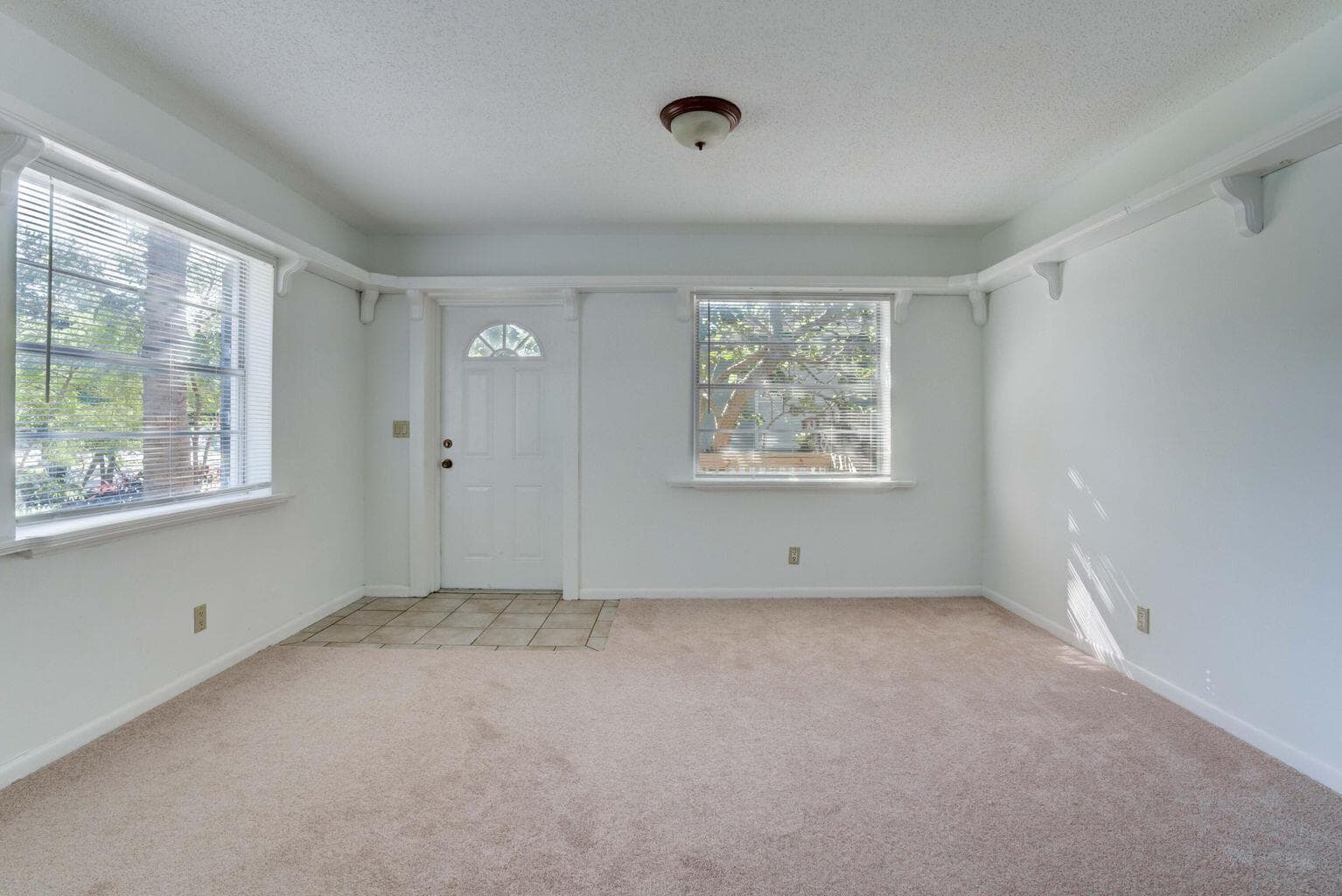 700 N Hepburn Avenue N, Jupiter, FL 33458 — photo 5 of 16
