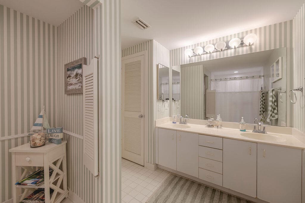 5520 E Harbor Village Drive 101, Vero Beach, FL 32967 — photo 20 of 54