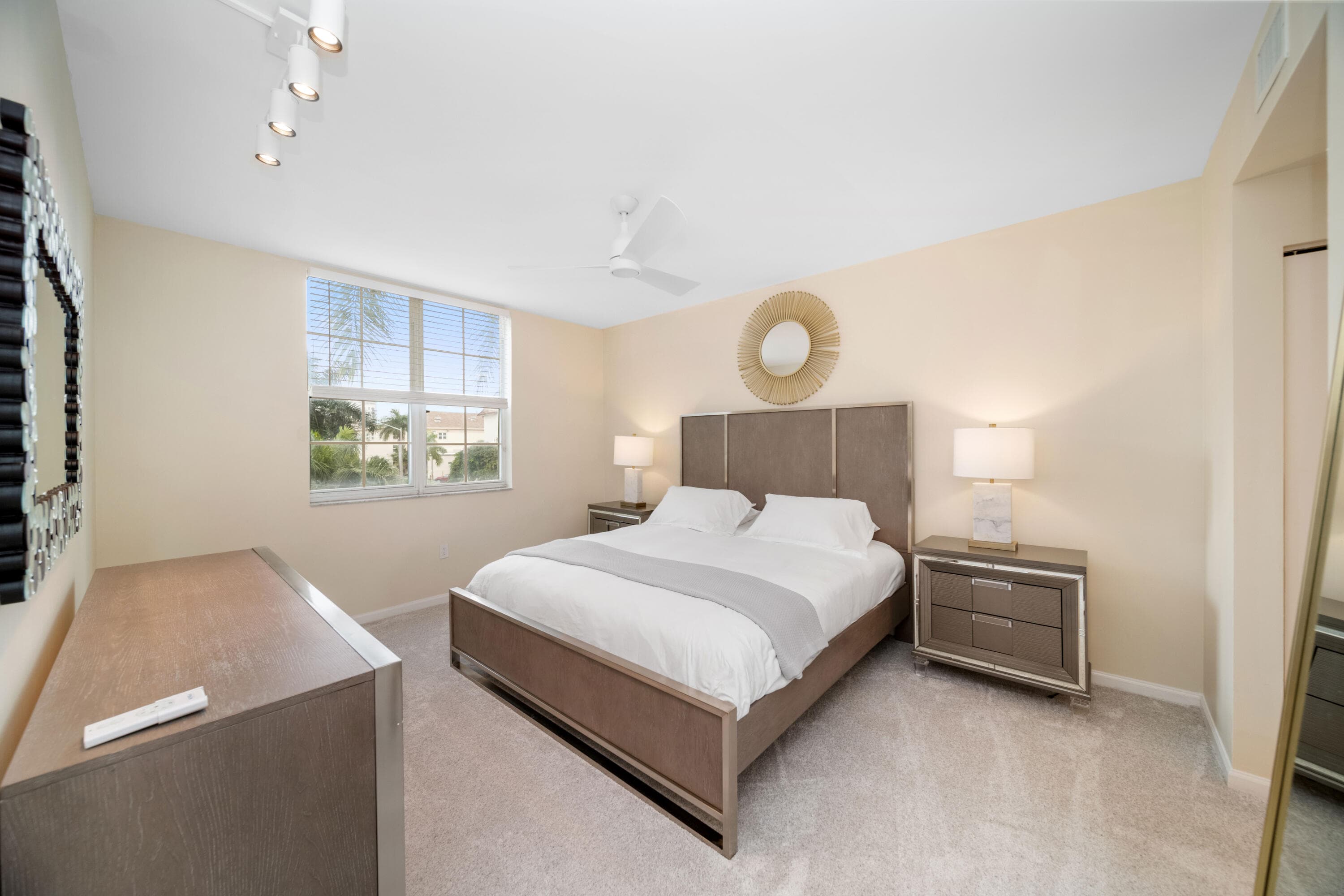 720 S Sapodilla Avenue 301, West Palm Beach, FL 33401 — photo 6 of 24