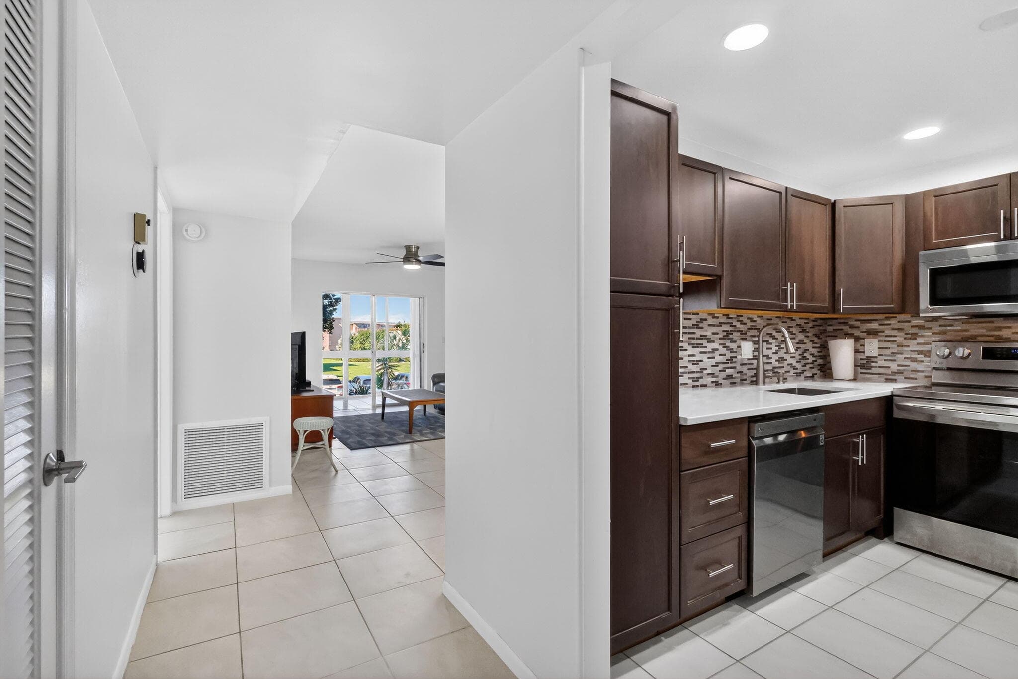 2615 NE 1st Court 201, Boynton Beach, FL 33435 — photo 3 of 35