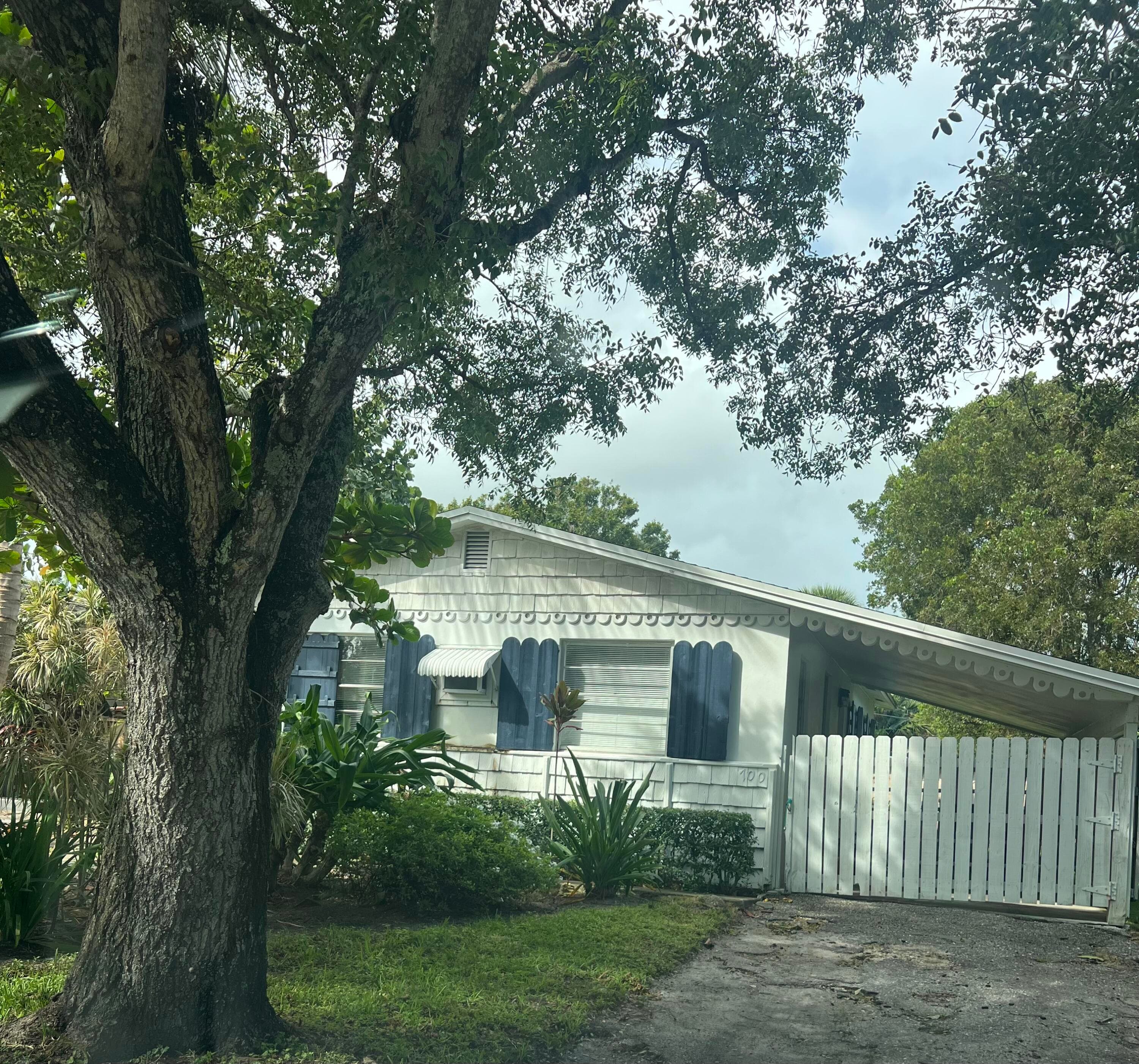 700 N Hepburn Avenue N, Jupiter, FL 33458 — photo 1 of 16