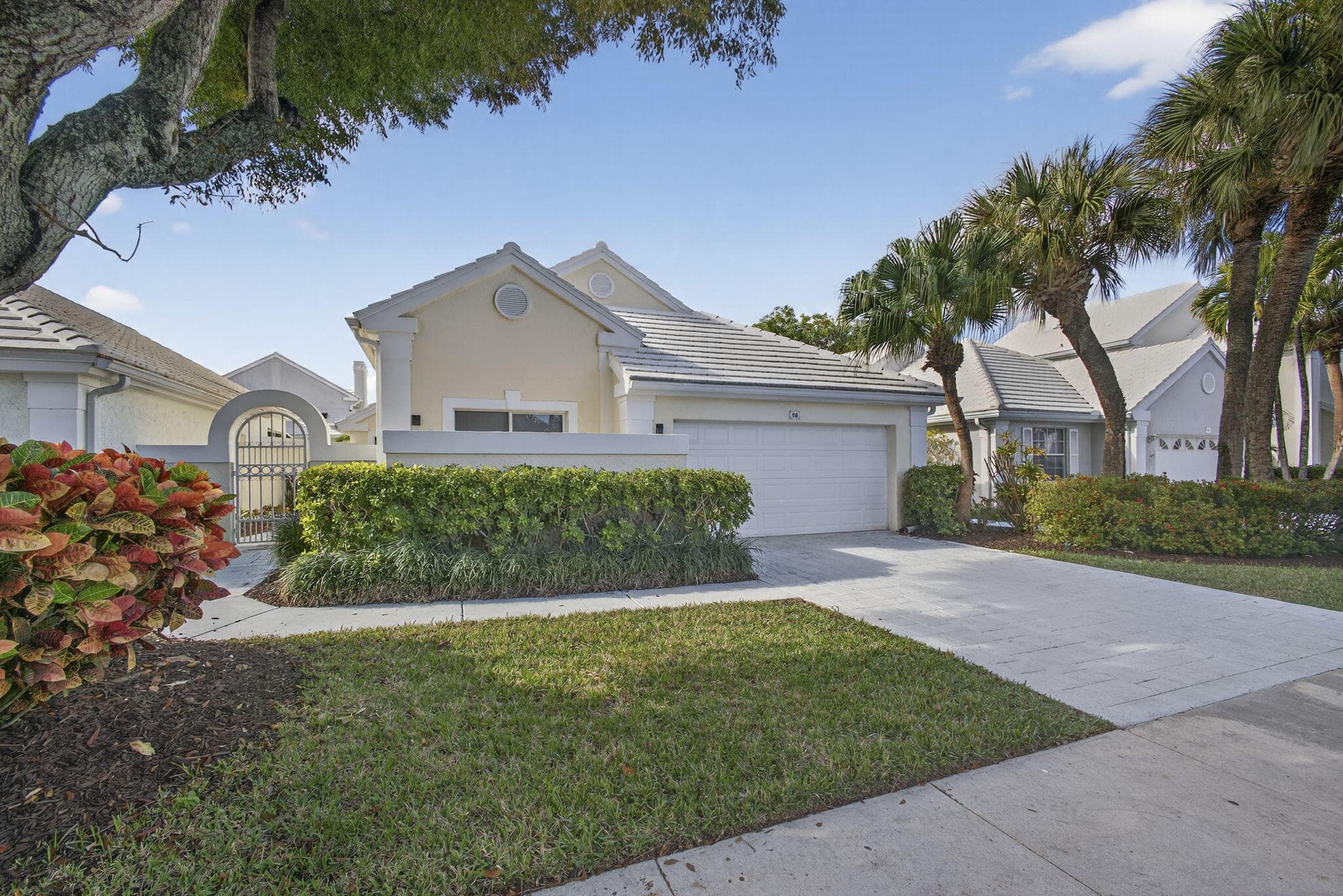 18 Selby Lane, Palm Beach Gardens, FL 33418 — photo 4 of 82