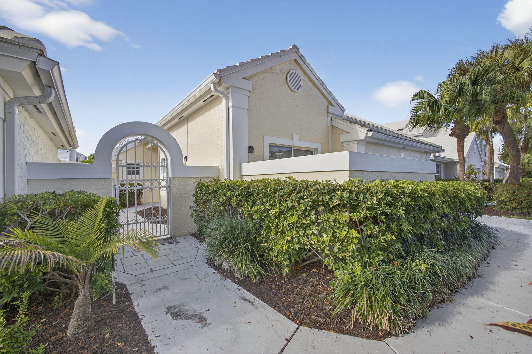 18 Selby Lane, Palm Beach Gardens, FL 33418 — photo 5 of 82