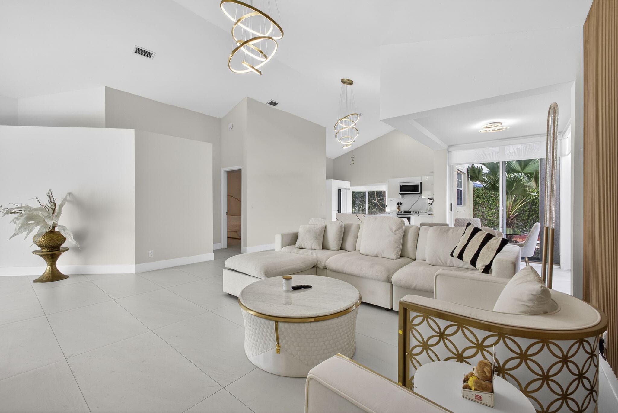 18 Selby Lane, Palm Beach Gardens, FL 33418 — photo 13 of 82