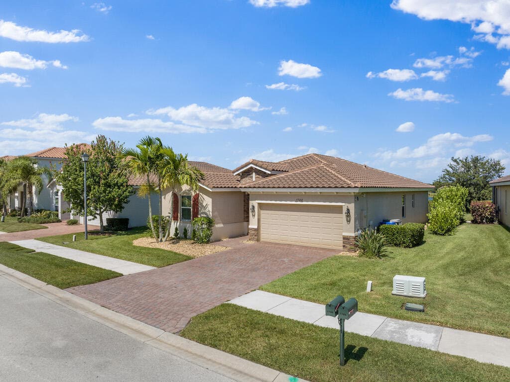 1786 Berkshire Circle SW, Vero Beach, FL 32968 — photo 3 of 37