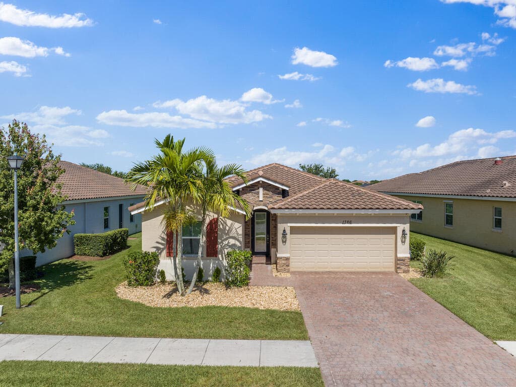 1786 Berkshire Circle SW, Vero Beach, FL 32968 — photo 2 of 37