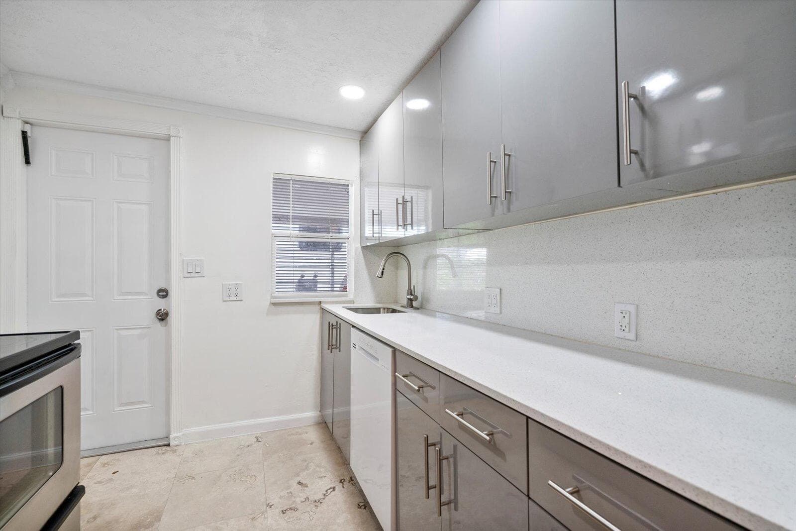 236 SW 14th Street, Dania Beach, FL 33004 — photo 8 of 19