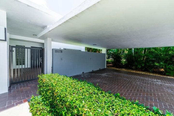 2517 Presidential Way B, West Palm Beach, FL 33401 — photo 36 of 45