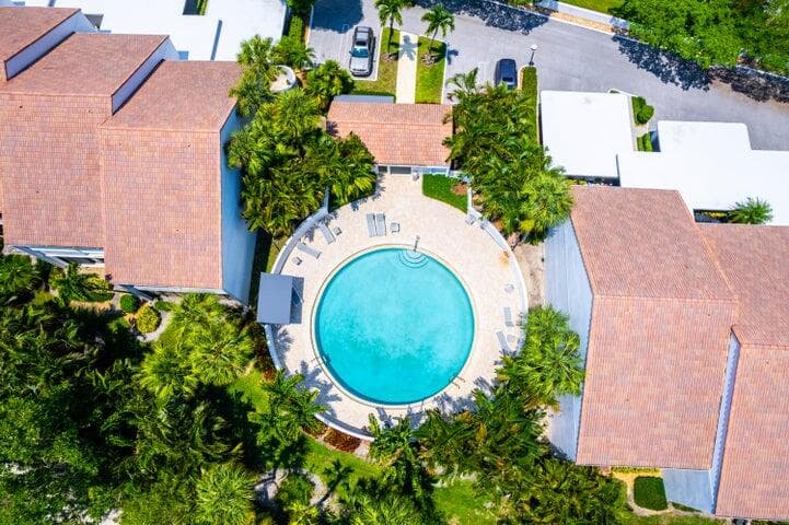 2517 Presidential Way B, West Palm Beach, FL 33401 — photo 42 of 45