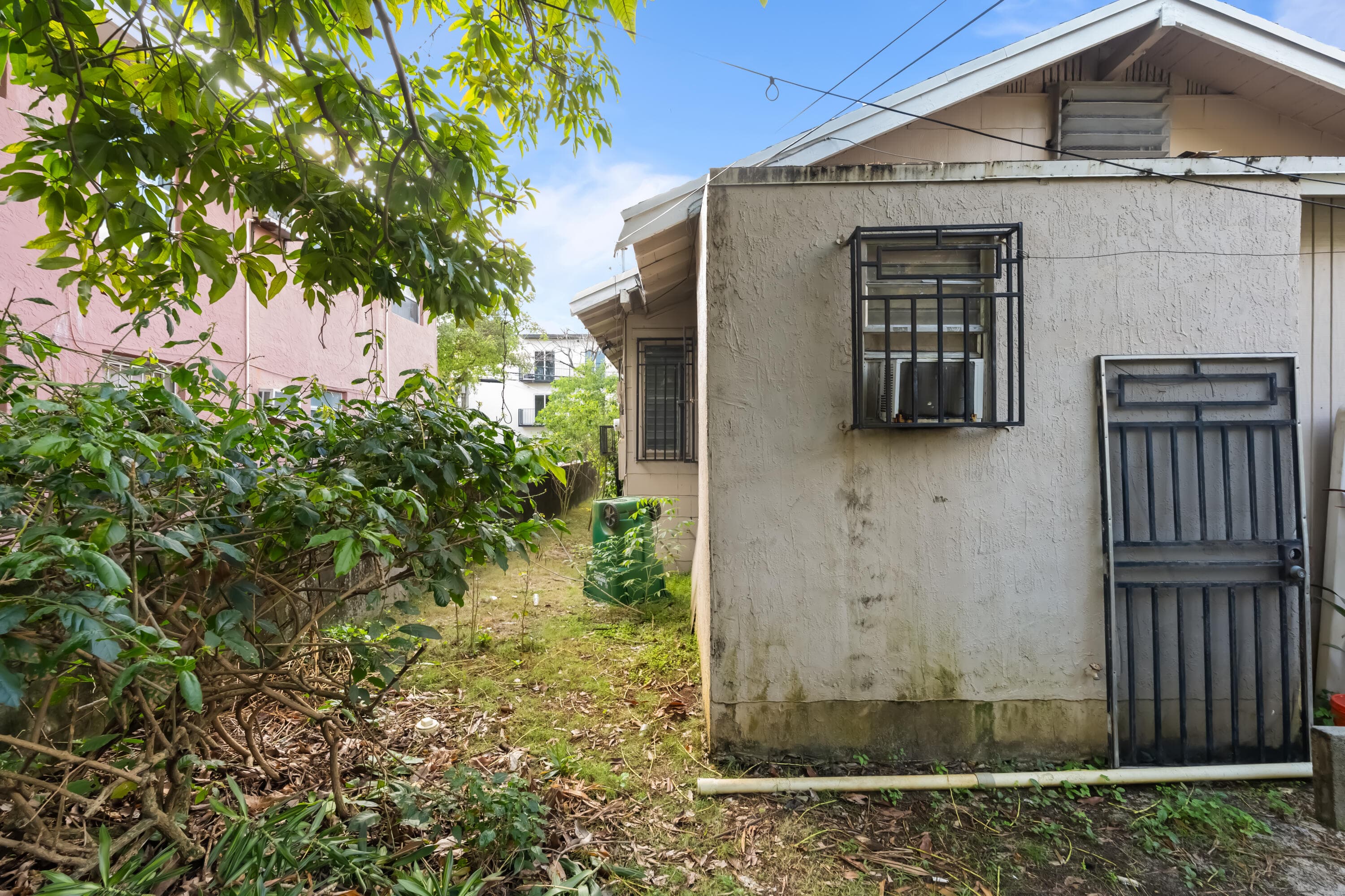 8111 NE 1st Avenue, Miami, FL 33138 — photo 16 of 32