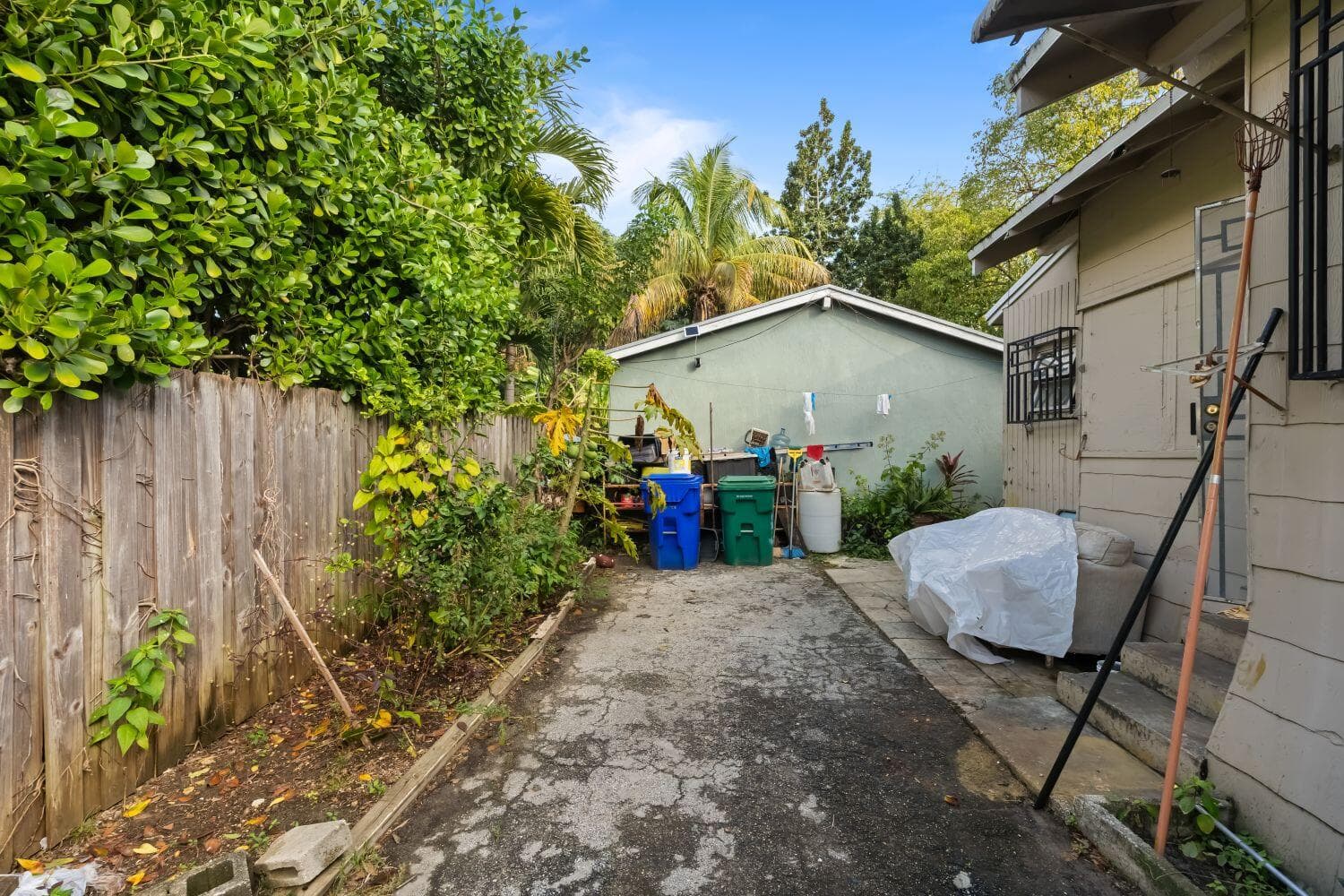 8111 NE 1st Avenue, Miami, FL 33138 — photo 12 of 32