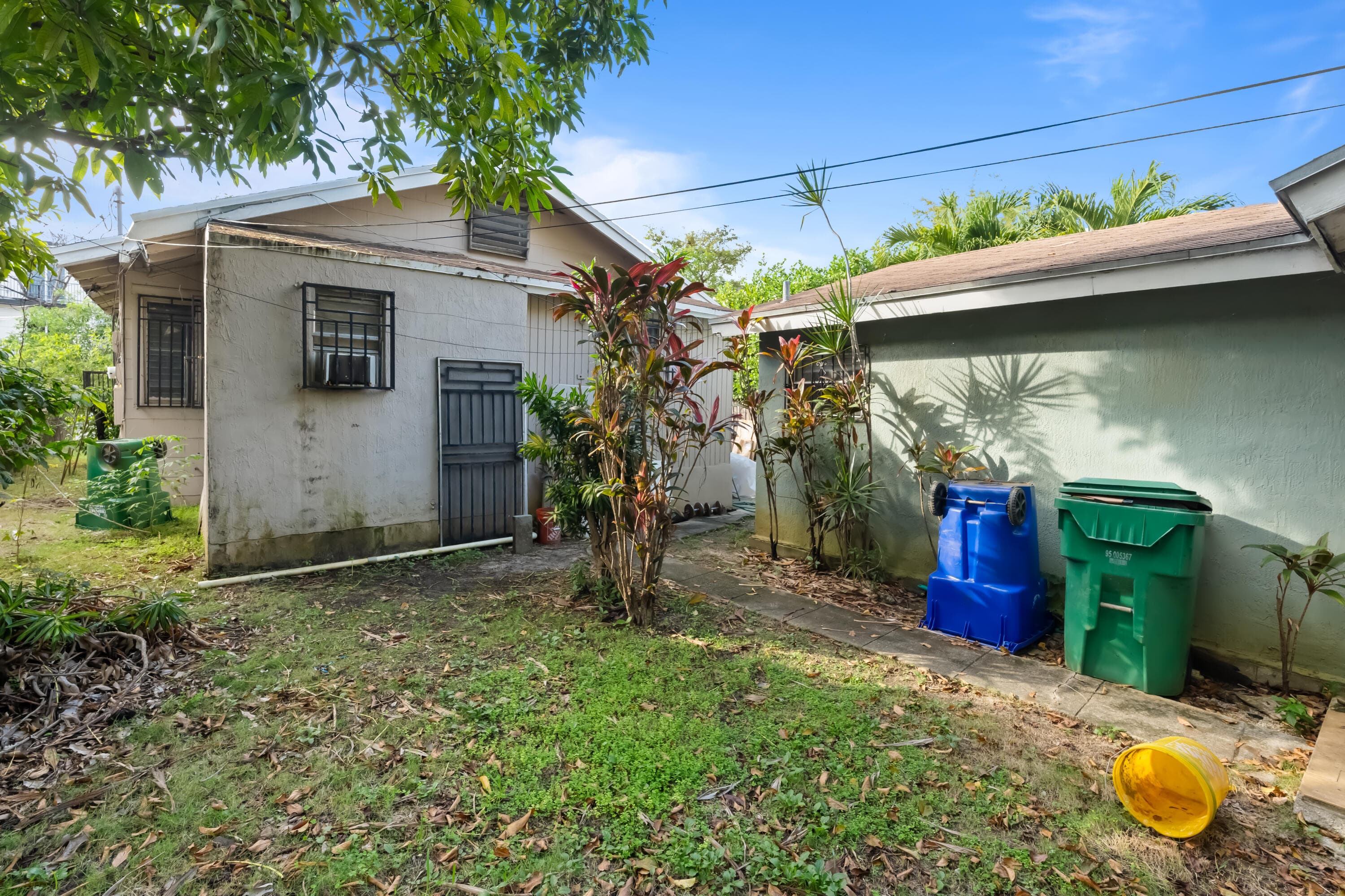 8111 NE 1st Avenue, Miami, FL 33138 — photo 14 of 32