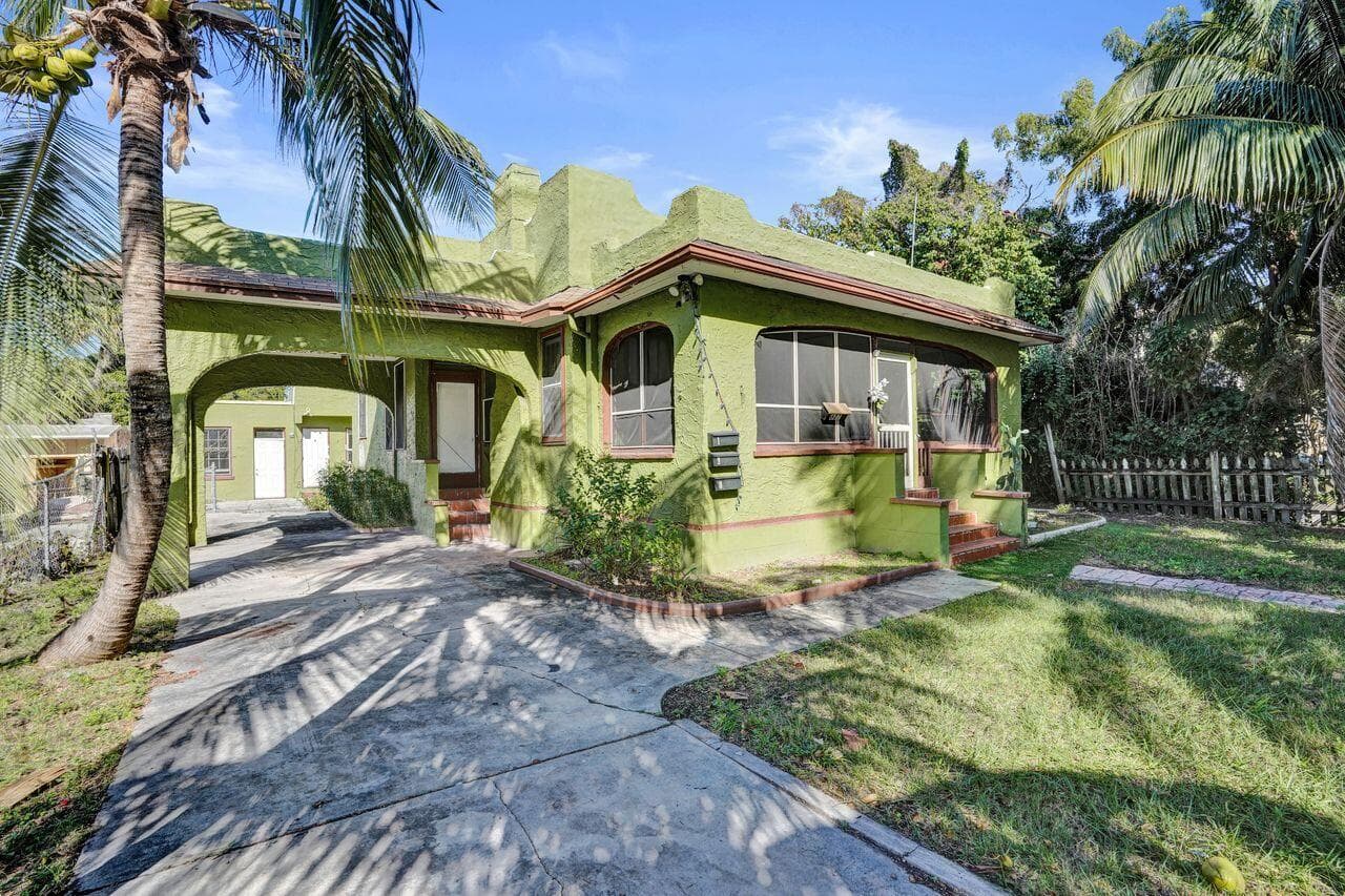 627 30th Street, West Palm Beach, FL 33407 — photo 3 of 65