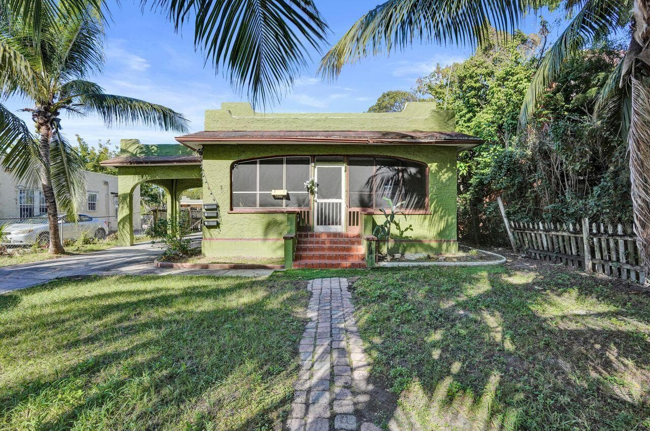627 30th Street, West Palm Beach, FL 33407 — photo 5 of 65