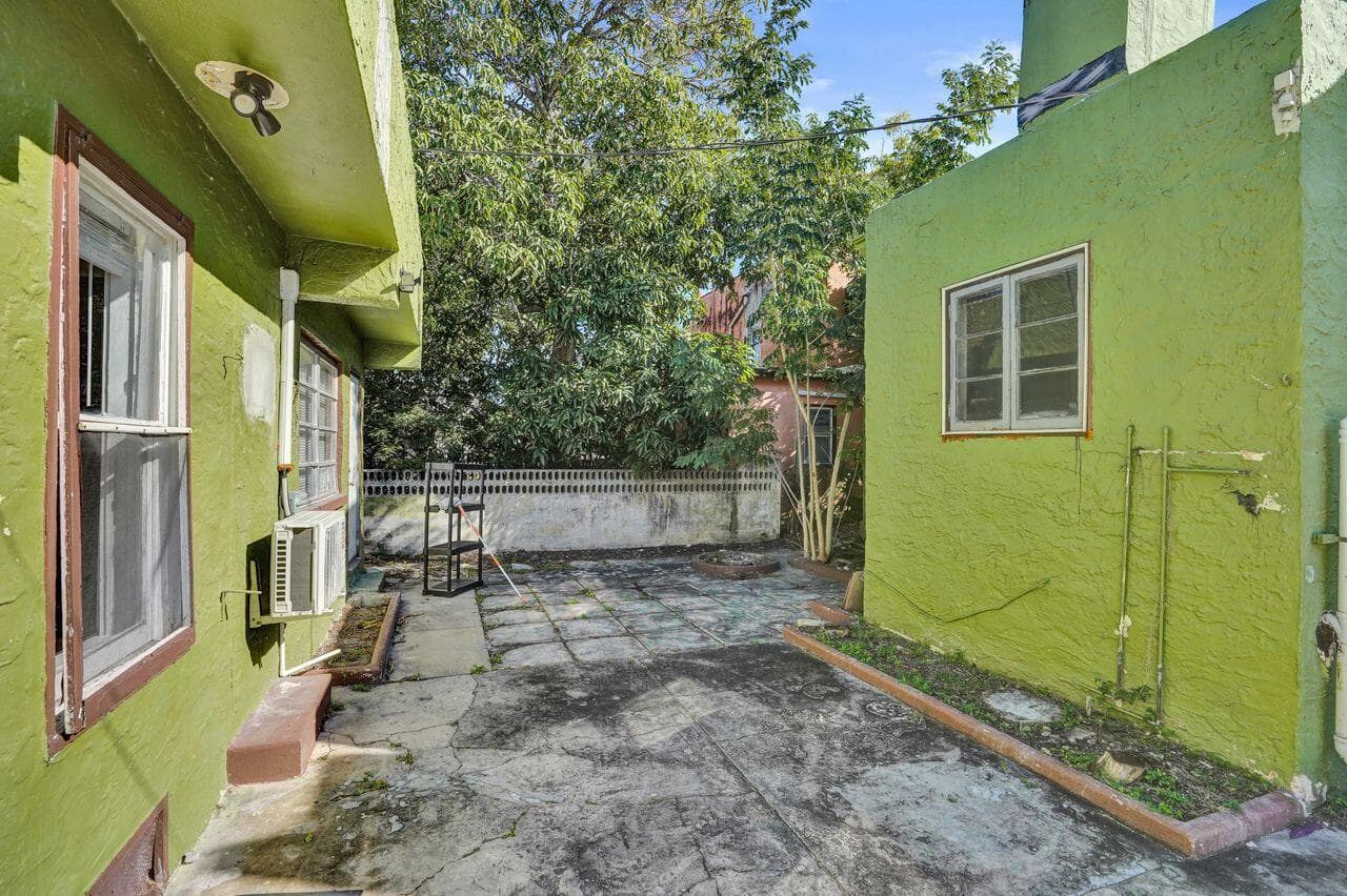 627 30th Street, West Palm Beach, FL 33407 — photo 34 of 65