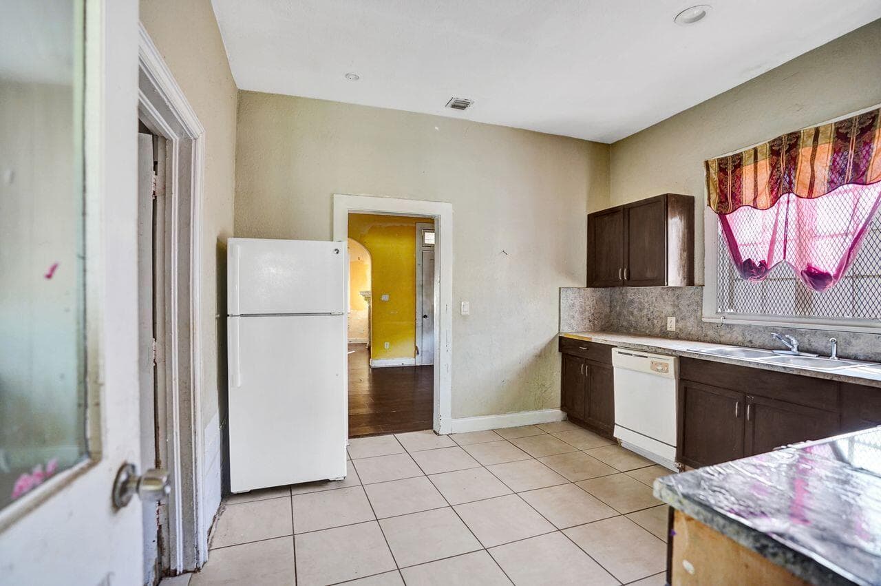 627 30th Street, West Palm Beach, FL 33407 — photo 22 of 65