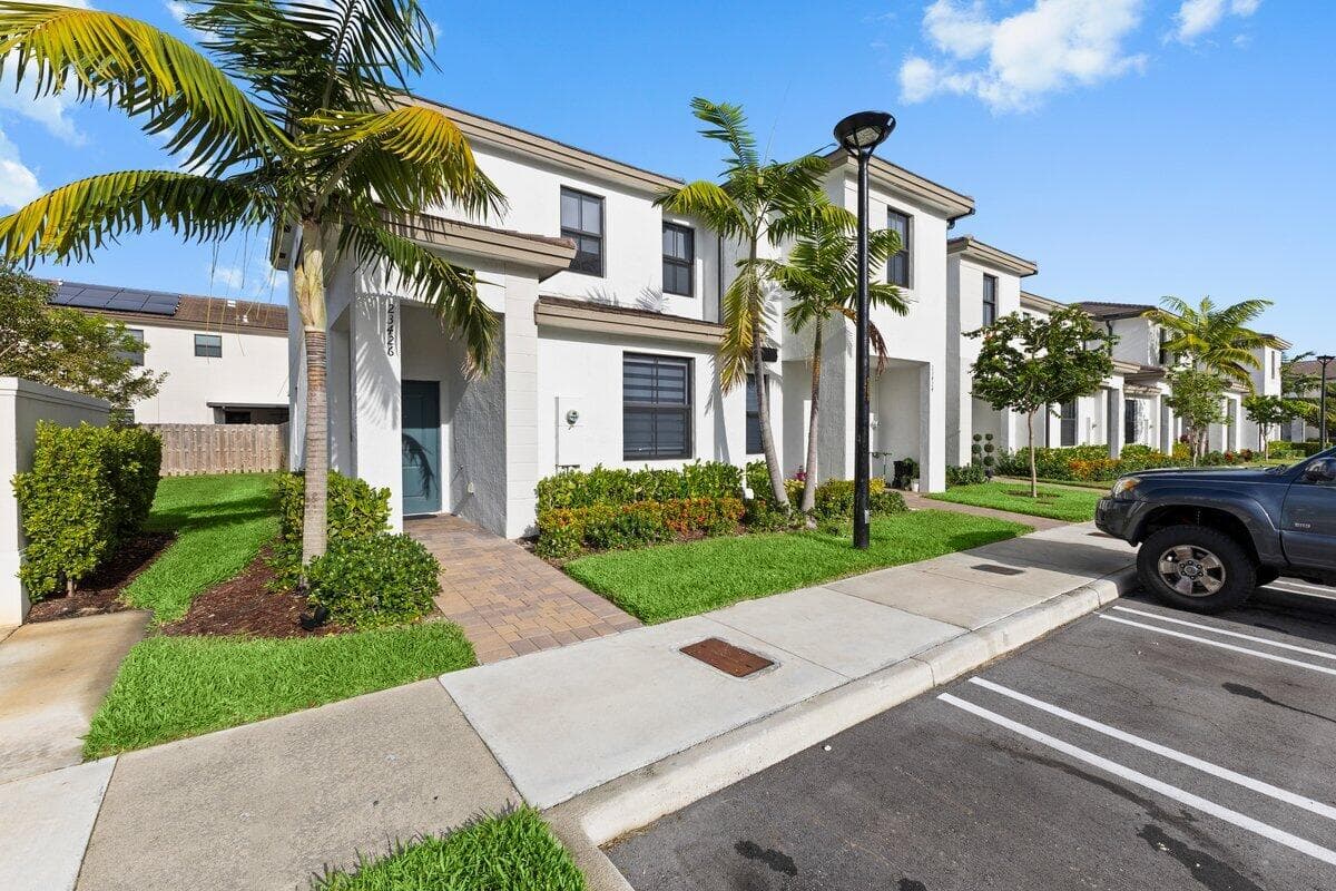 23426 SW 127th Place, Homestead, FL 33032 — photo 2 of 24