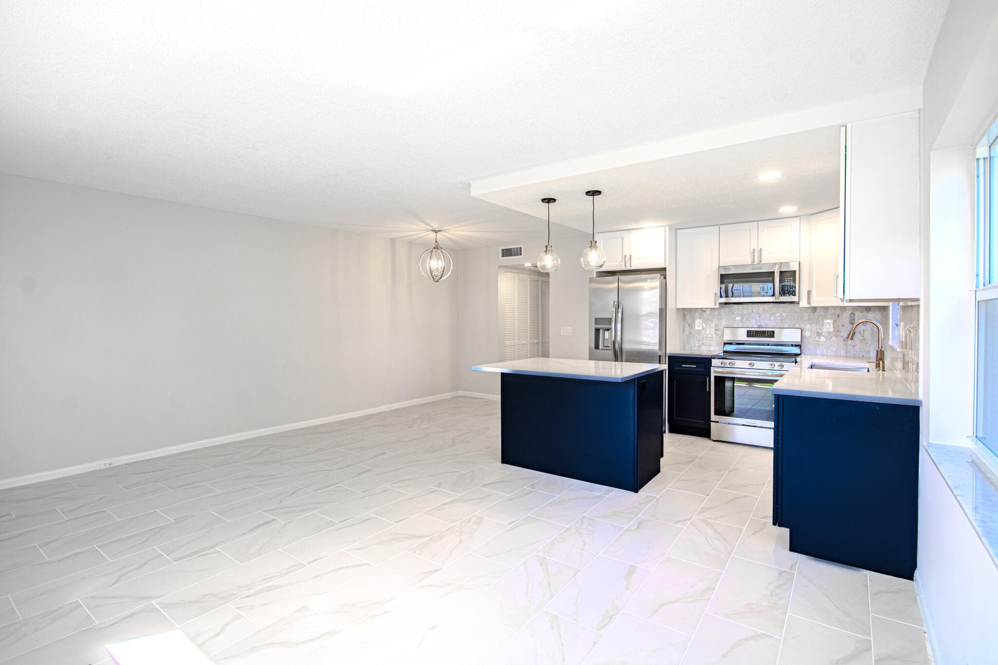 13 Northampton A A, West Palm Beach, FL 33417 — photo 3 of 19