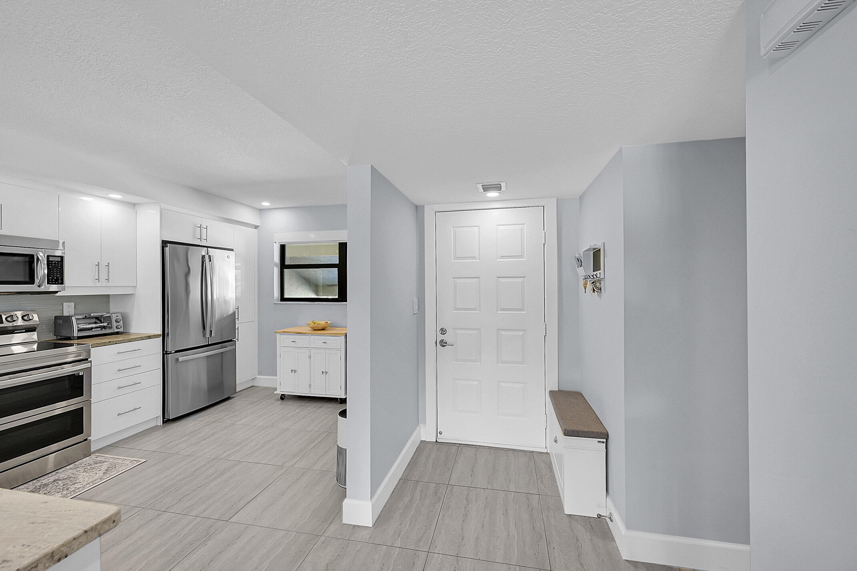 12870 Briarlake Drive 201, Palm Beach Gardens, FL 33418 — photo 4 of 34