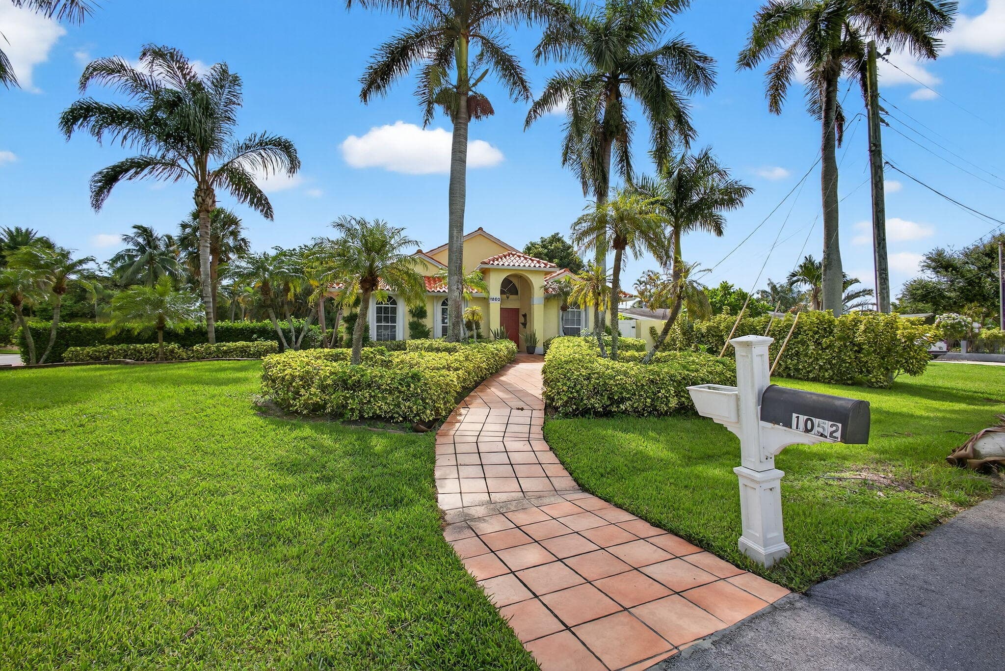 1052 W Shore Drive, West Palm Beach, FL 33406 — photo 4 of 65
