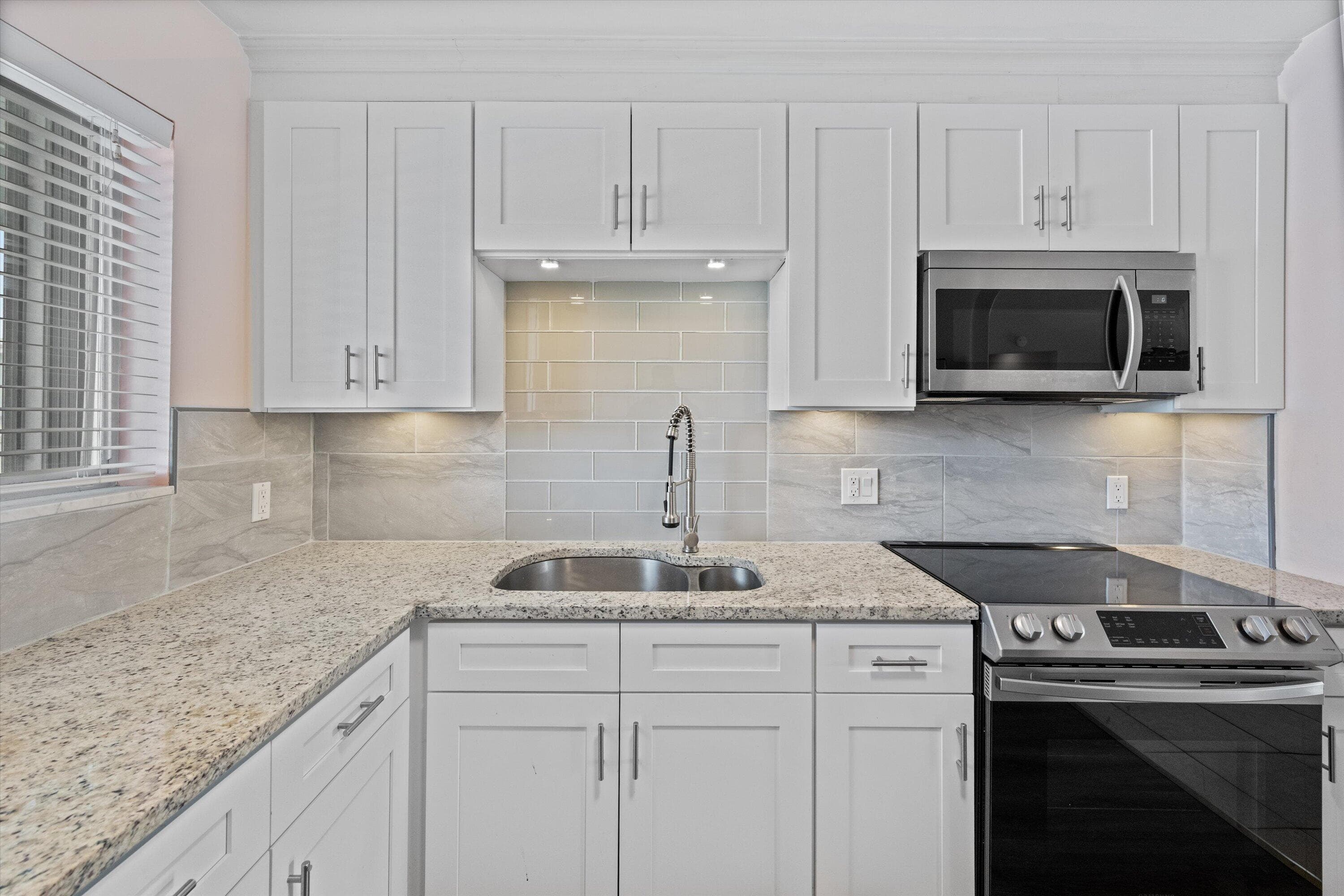 421 S Lakeside Drive 10, Lake Worth Beach, FL 33460 — photo 14 of 32
