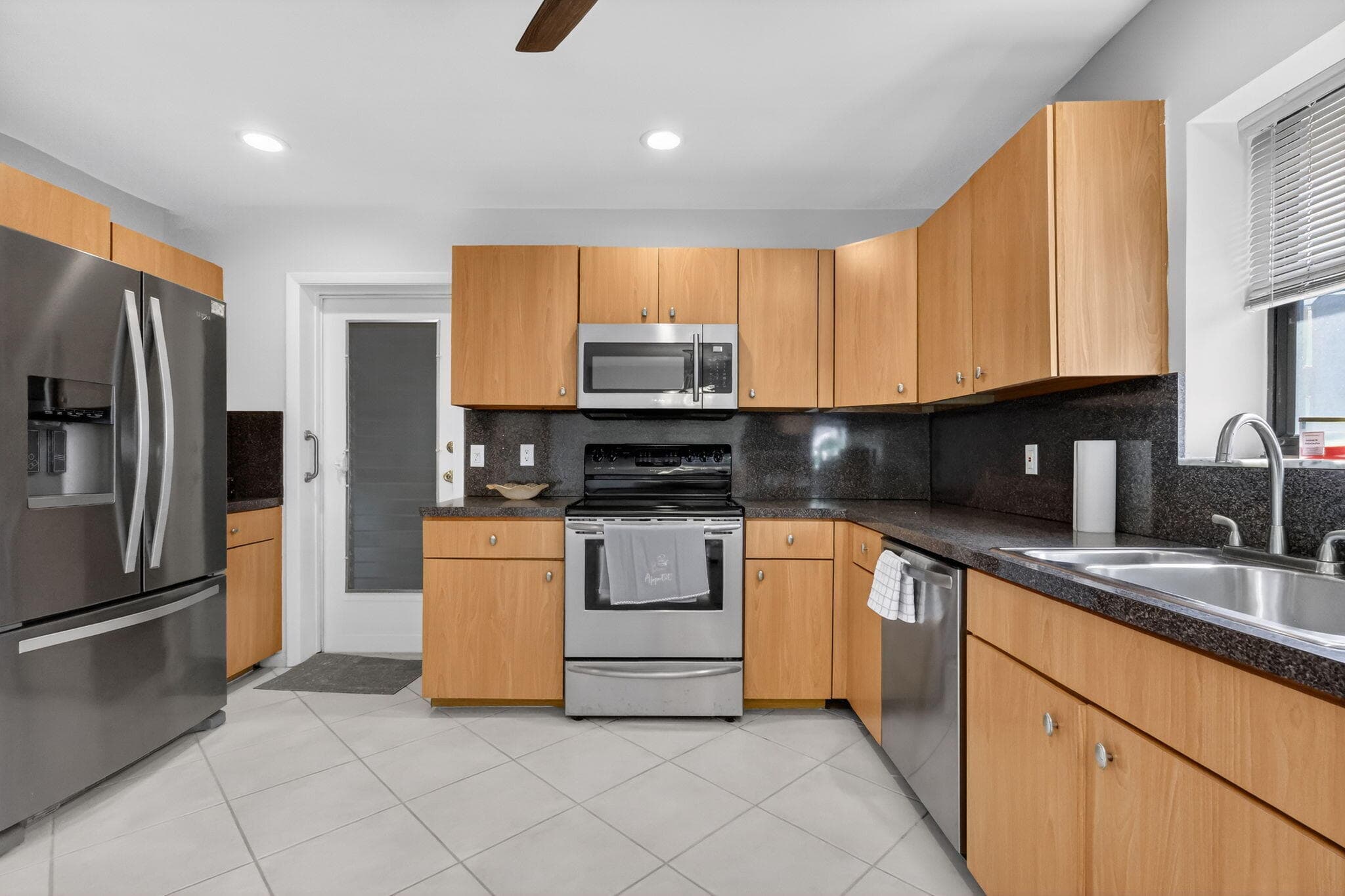 870 NW 32nd Avenue, Delray Beach, FL 33445 — photo 11 of 58