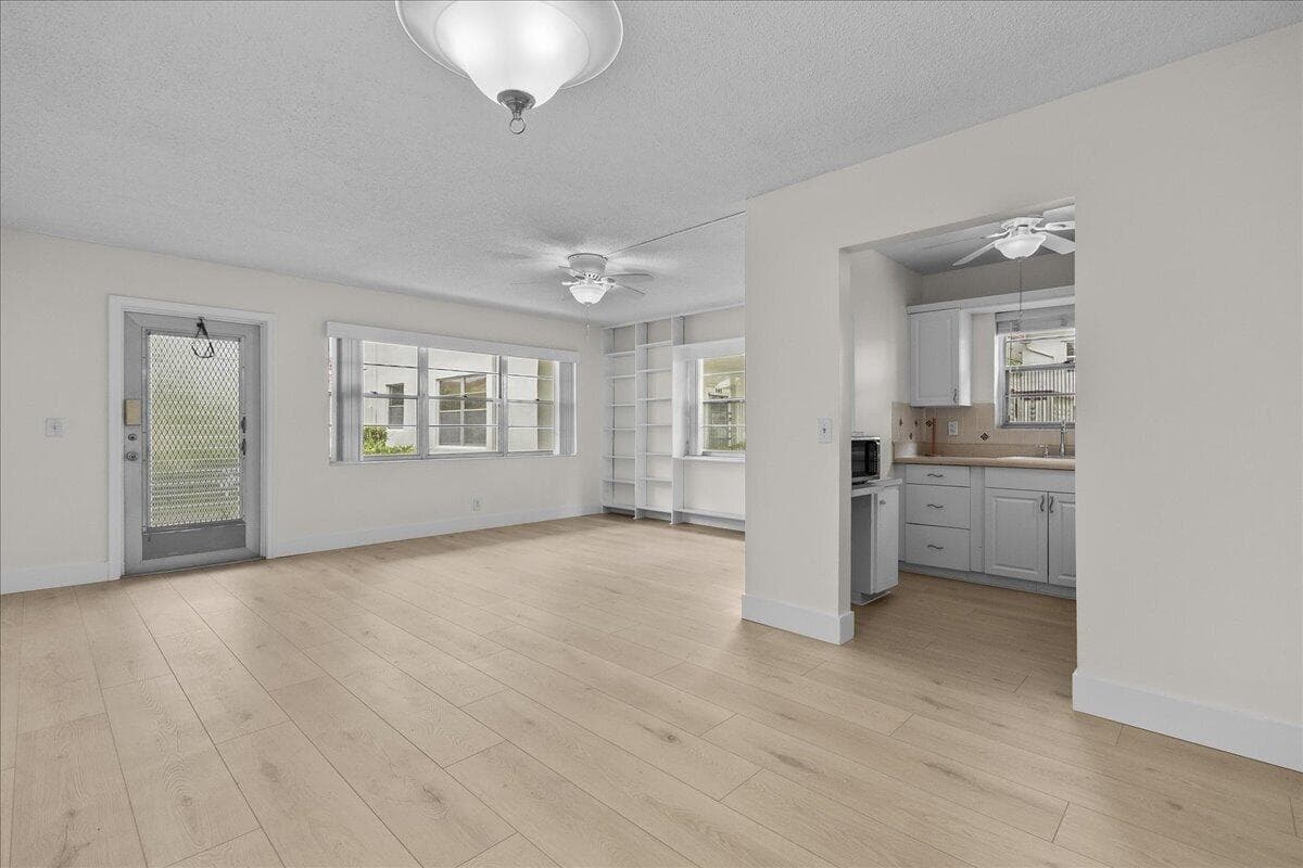 142 Kent I, West Palm Beach, FL 33417 — photo 1 of 31