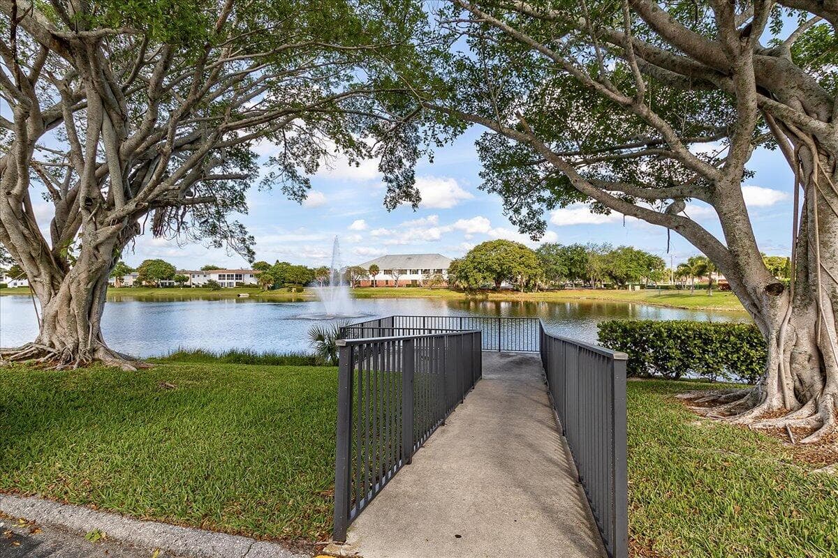 142 Kent I, West Palm Beach, FL 33417 — photo 26 of 31