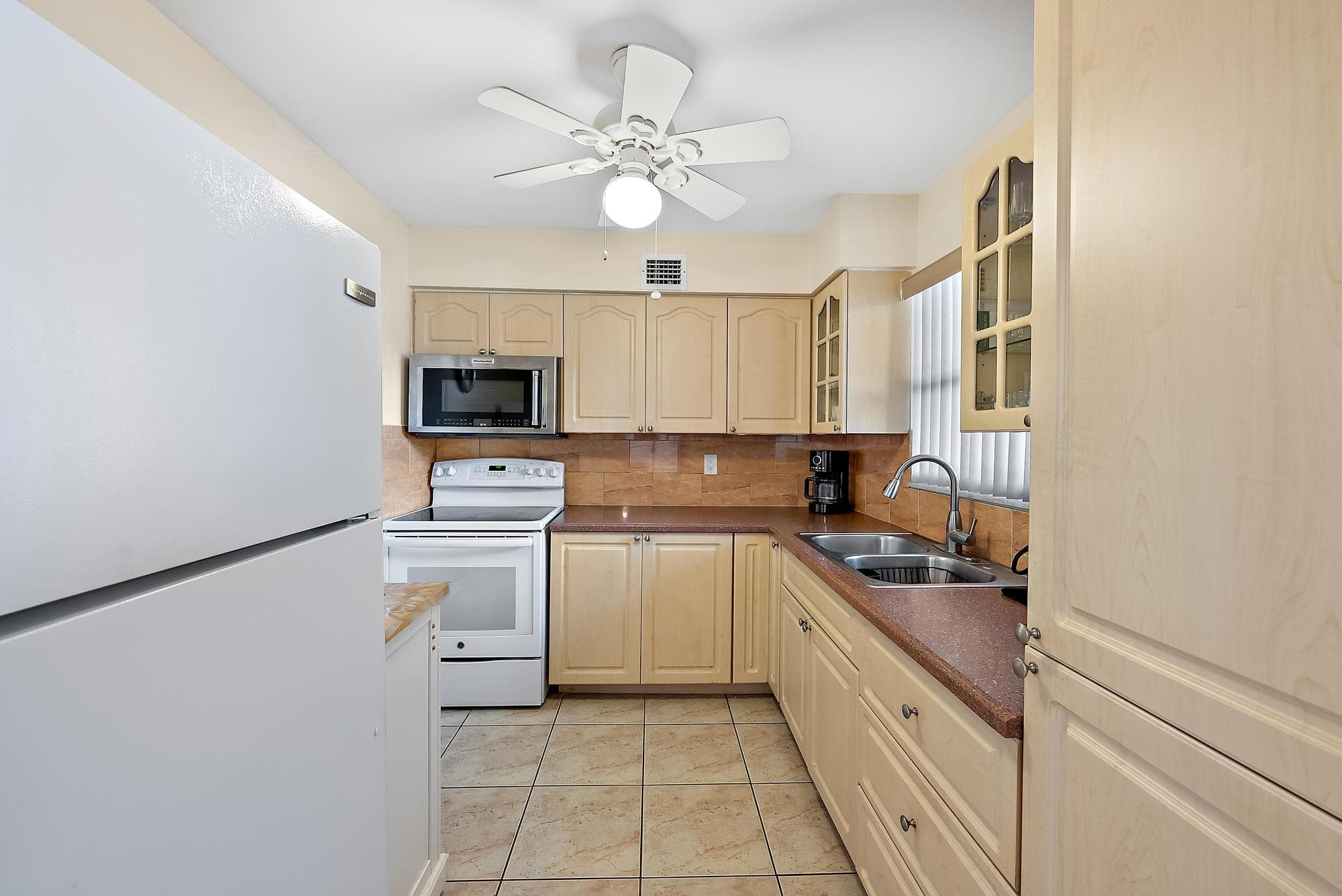 701 Lori Drive 206, Palm Springs, FL 33461 — photo 5 of 18