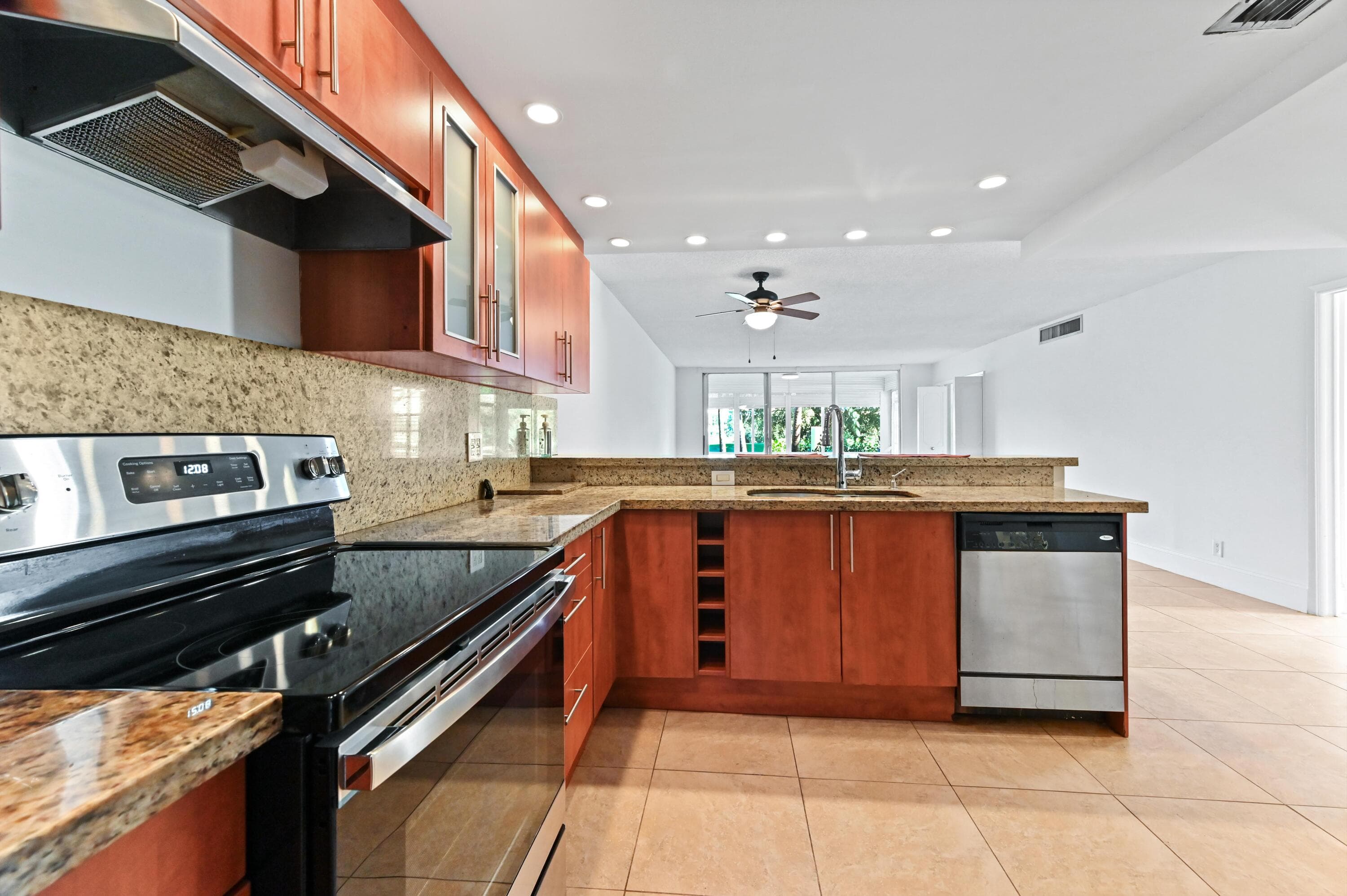 2851 S Palm Aire Drive 101, Pompano Beach, FL 33069 — photo 4 of 35