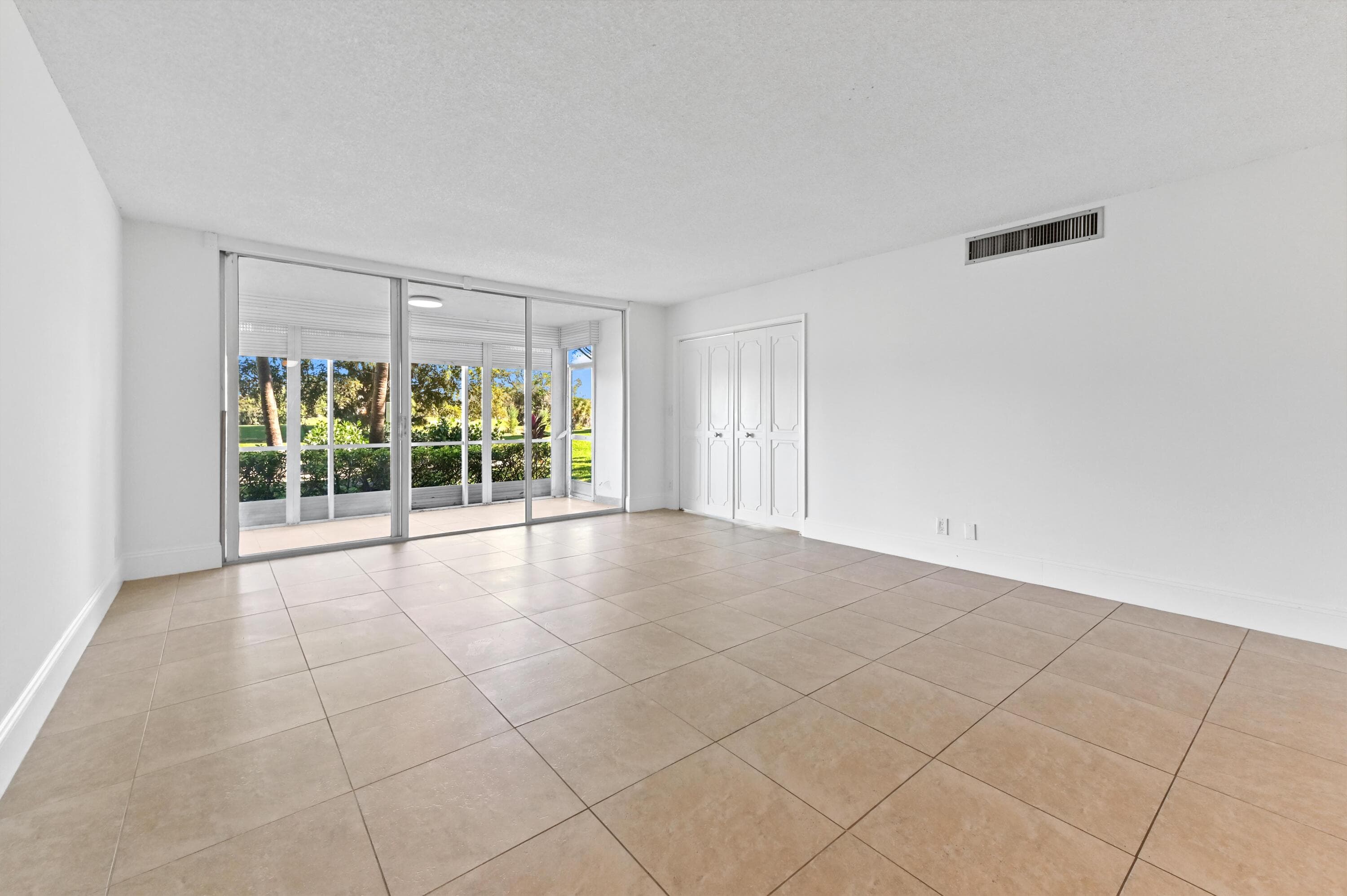 2851 S Palm Aire Drive 101, Pompano Beach, FL 33069 — photo 10 of 35