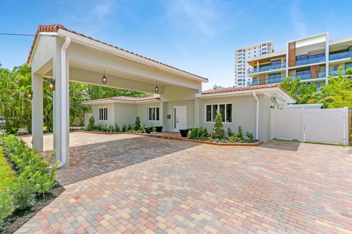 3025 Center Avenue, Fort Lauderdale, FL 33308 — photo 1 of 38