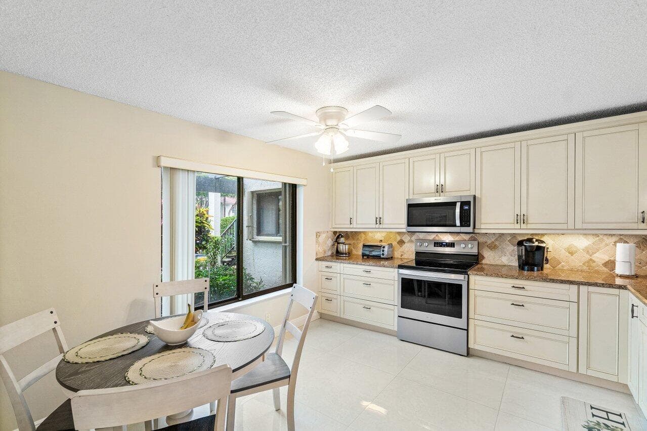 5771 Fairway Park Court 103, Boynton Beach, FL 33437 — photo 4 of 31