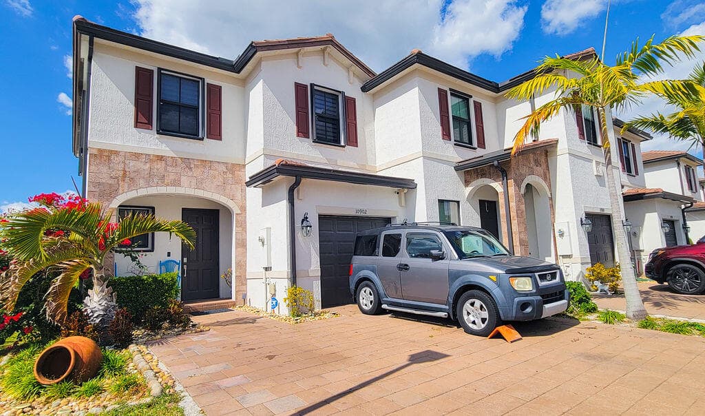 10902 W 33rd Way, Hialeah, FL 33018 — photo 9 of 121