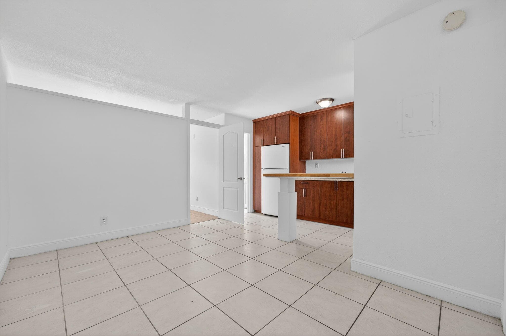 4081 N Dixie Highway 17, Oakland Park, FL 33334 — photo 2 of 16