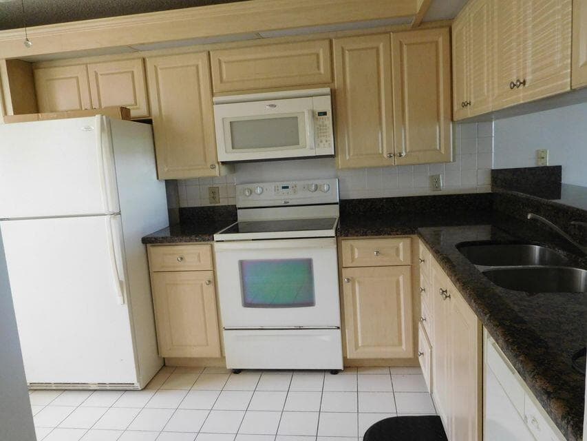 2461 Village Boulevard 102, West Palm Beach, FL 33409 — photo 2 of 13