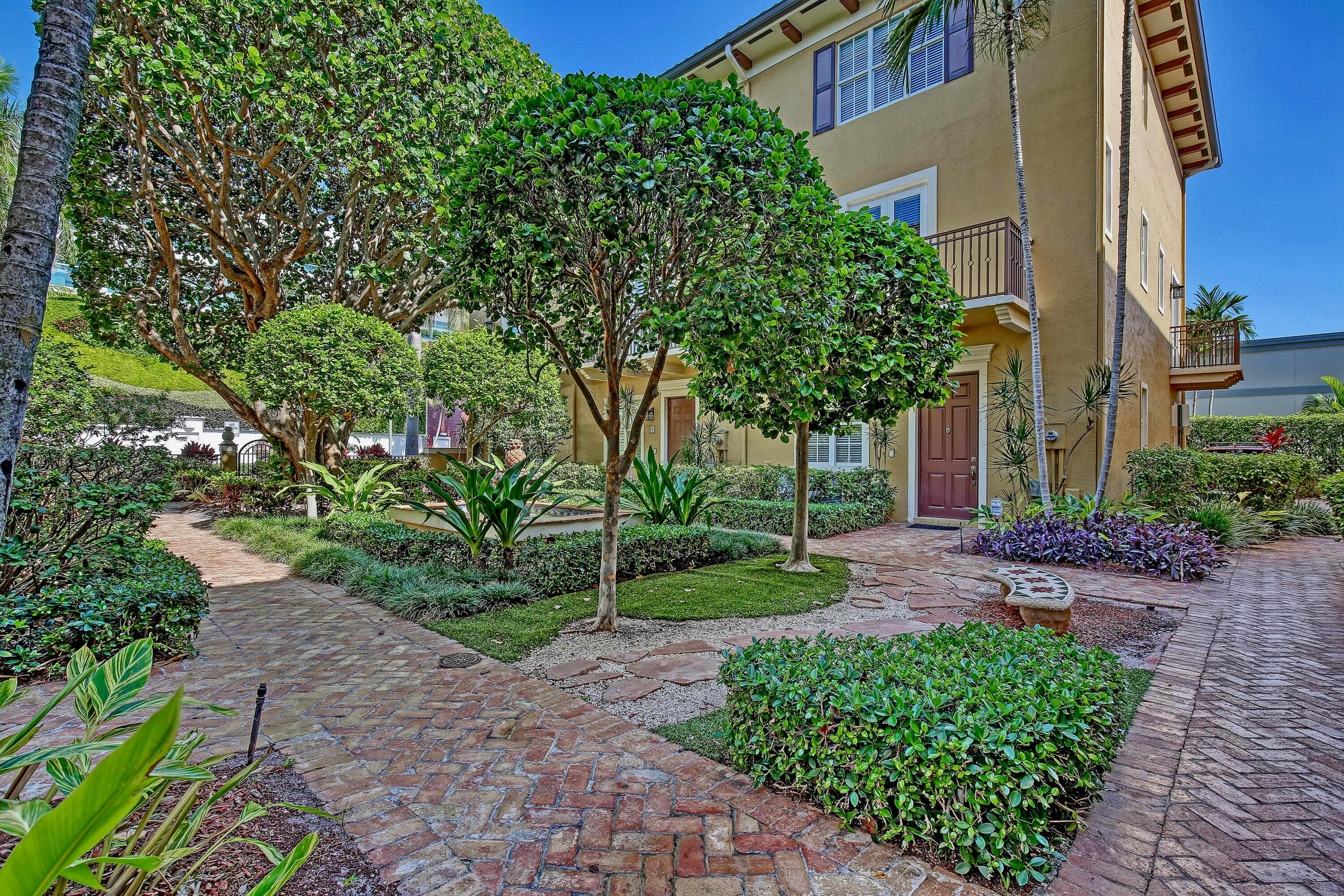 72 SE 6th Avenue C, Delray Beach, FL 33483 — photo 2 of 47