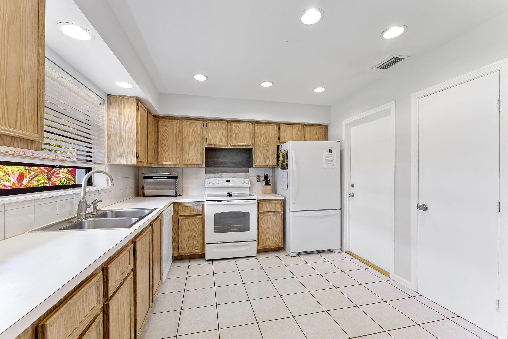 9860 Pecan Tree Drive A, Boynton Beach, FL 33436 — photo 11 of 34
