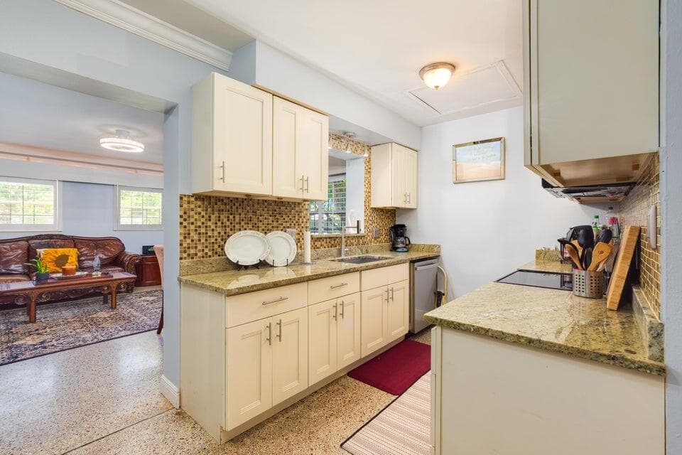 145 SE 3rd Avenue, Boynton Beach, FL 33435 — photo 8 of 31
