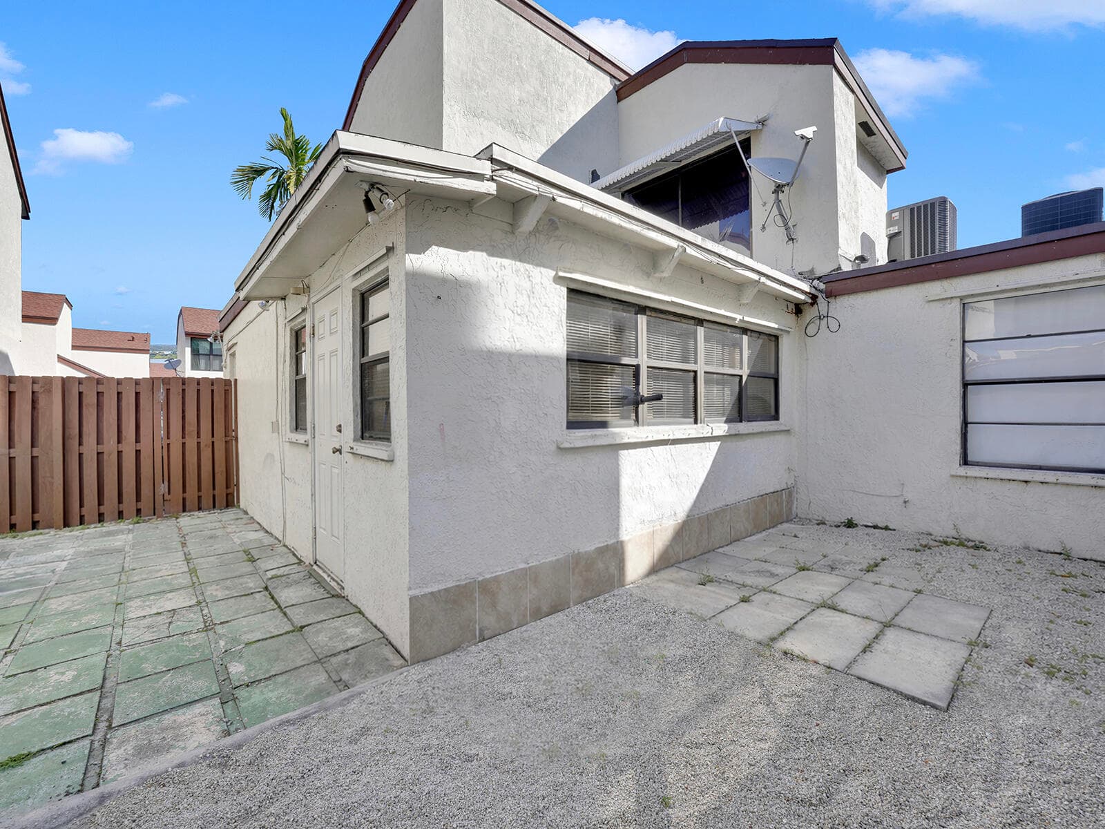 9702 NW 5th Lane 9702, Miami, FL 33172 — photo 17 of 20