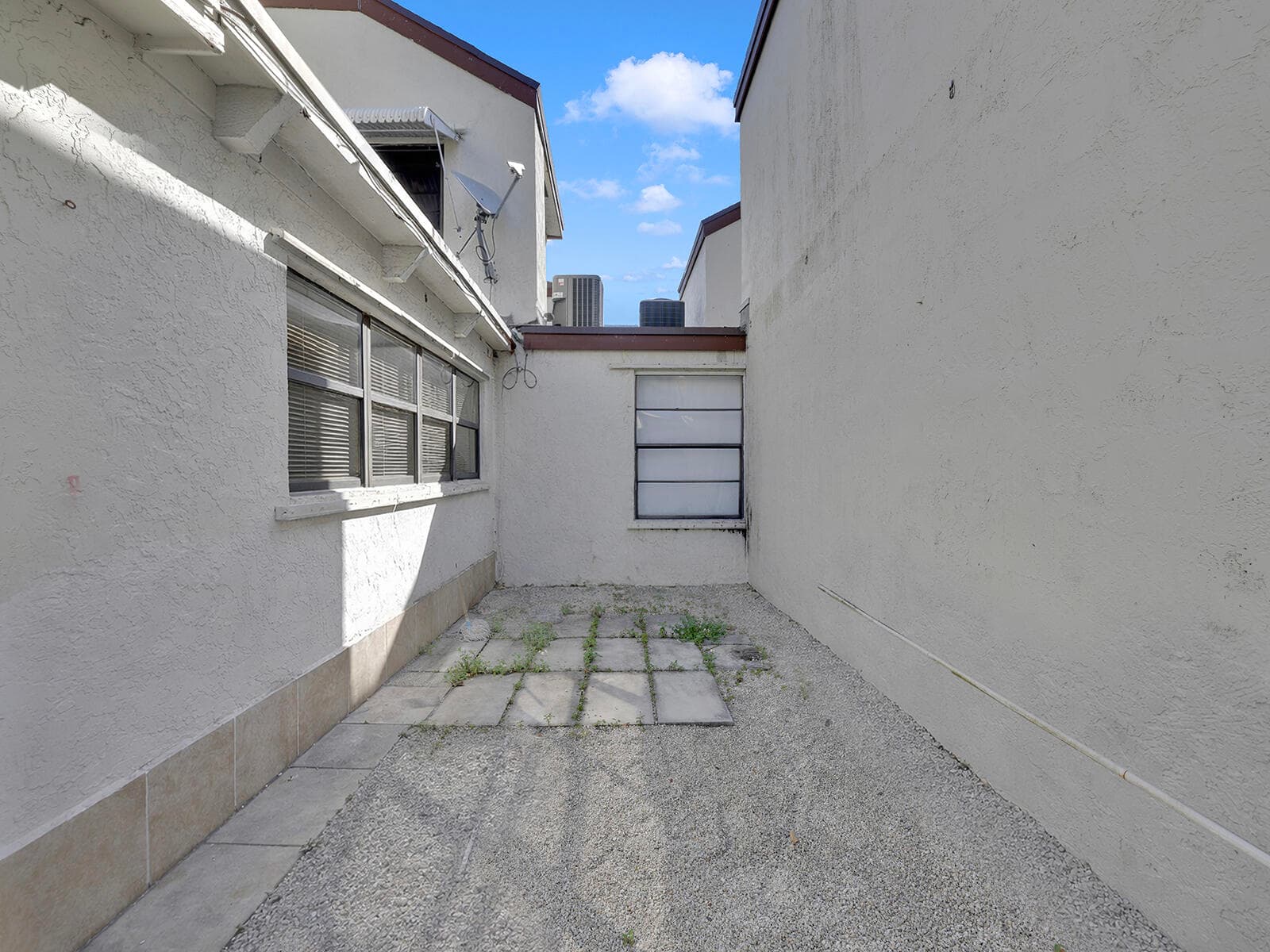 9702 NW 5th Lane 9702, Miami, FL 33172 — photo 18 of 20