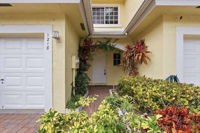 1218 Imperial Lake Road, West Palm Beach, FL 33413 — photo 1 of 32