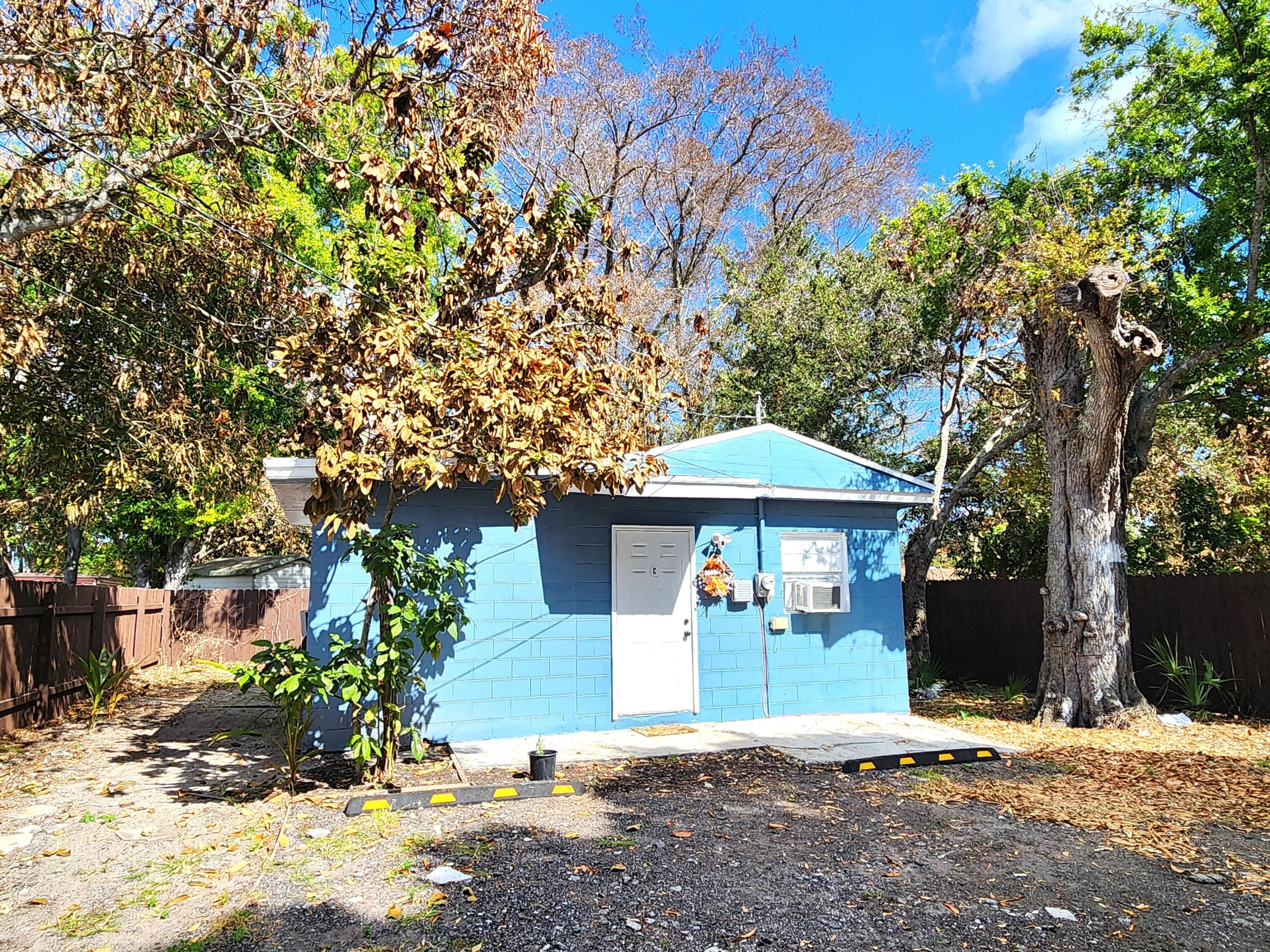 204 N 17th N Street, Fort Pierce, FL 34950 — photo 4 of 11