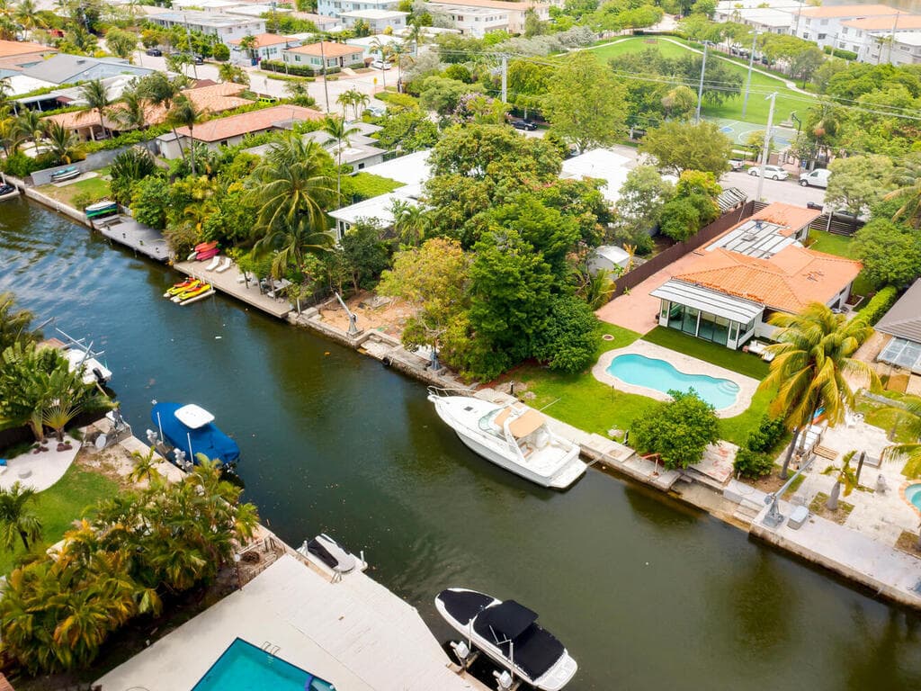 7820 Hawthorne Avenue, Miami Beach, FL 33141 — photo 32 of 52