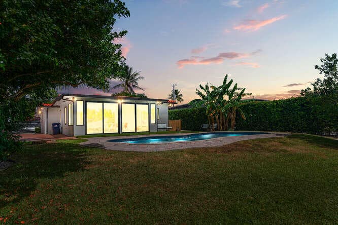 7820 Hawthorne Avenue, Miami Beach, FL 33141 — photo 37 of 52