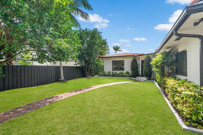 7820 Hawthorne Avenue, Miami Beach, FL 33141 — photo 39 of 52