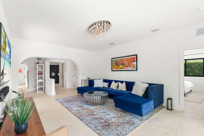 7820 Hawthorne Avenue, Miami Beach, FL 33141 — photo 4 of 52