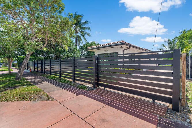 7820 Hawthorne Avenue, Miami Beach, FL 33141 — photo 46 of 52