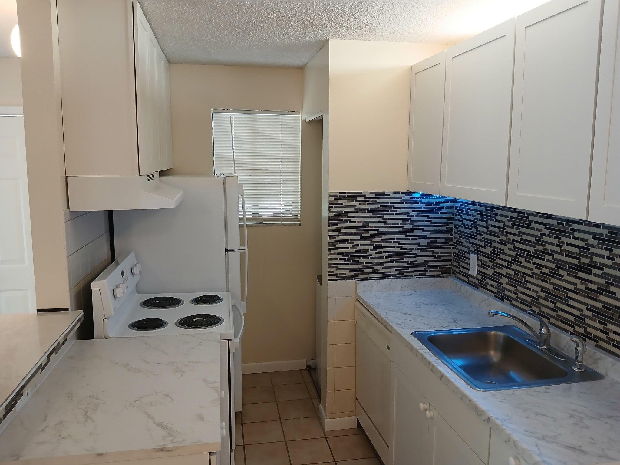 677 Trace Circle 101, Deerfield Beach, FL 33441 — photo 4 of 34