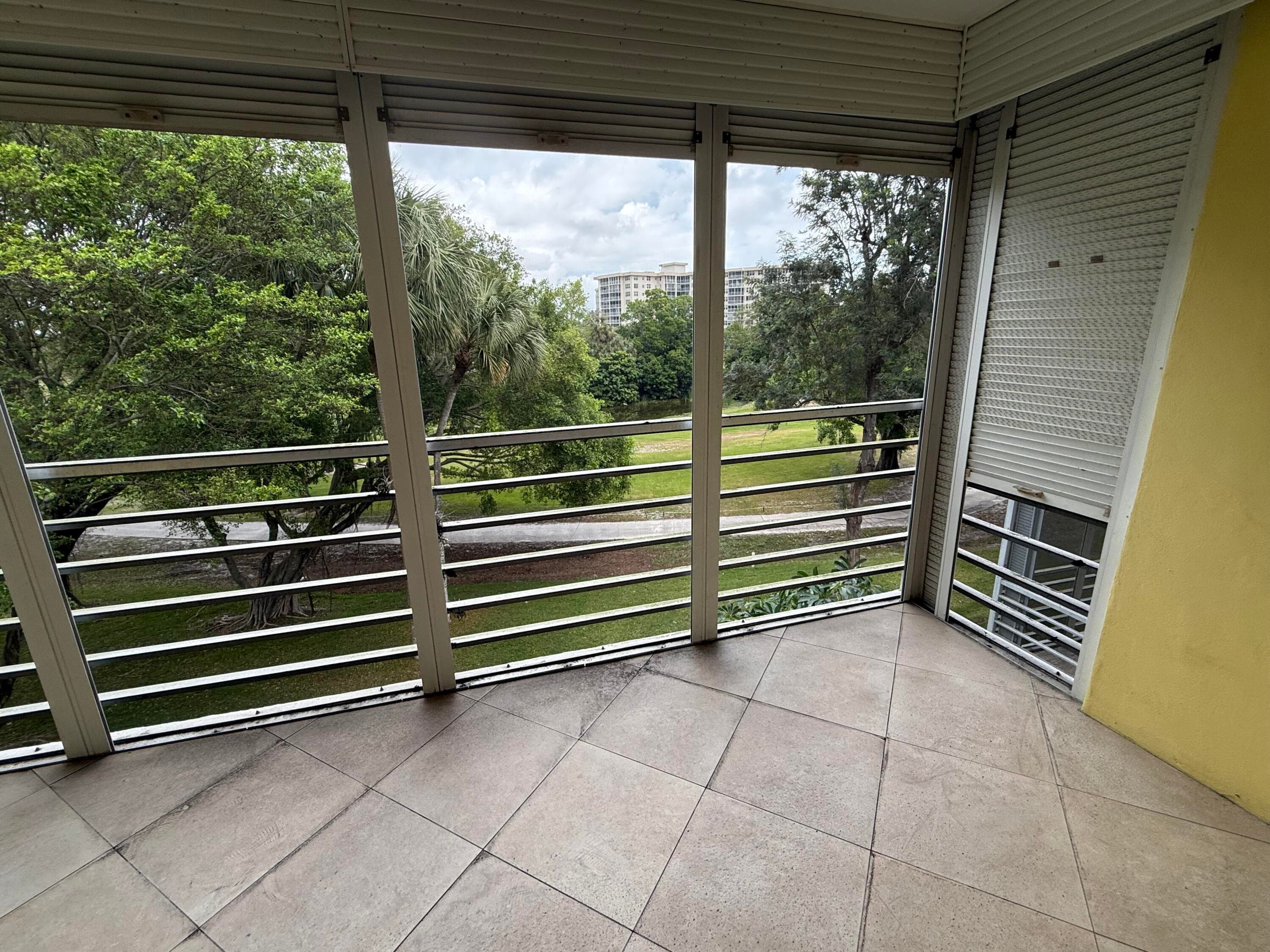 3930 Oaks Clubhouse Drive 408, Pompano Beach, FL 33069 — photo 15 of 17